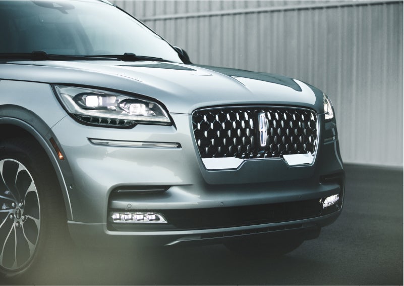The available adaptive pixel LED headlamps of the 2023 Lincoln Aviator® SUV activated | Beach Lincoln in Myrtle Beach SC