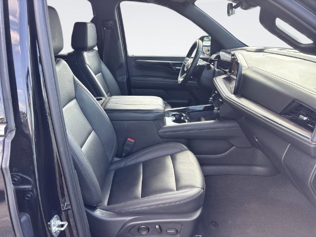 2025 Chevrolet Suburban LT