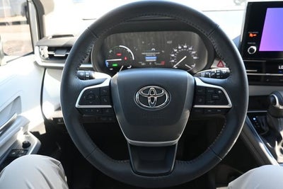 2025 Toyota Sienna XLE