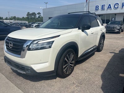 2022 Nissan Pathfinder Platinum