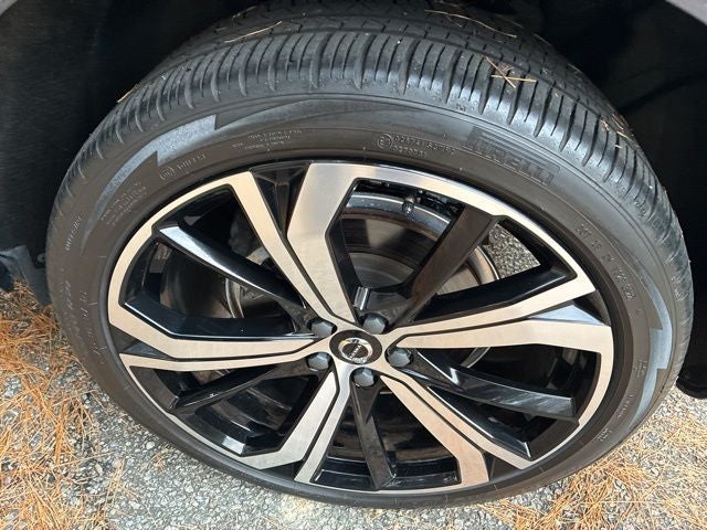 2023 Volvo XC60 B6 Ultimate Dark Theme