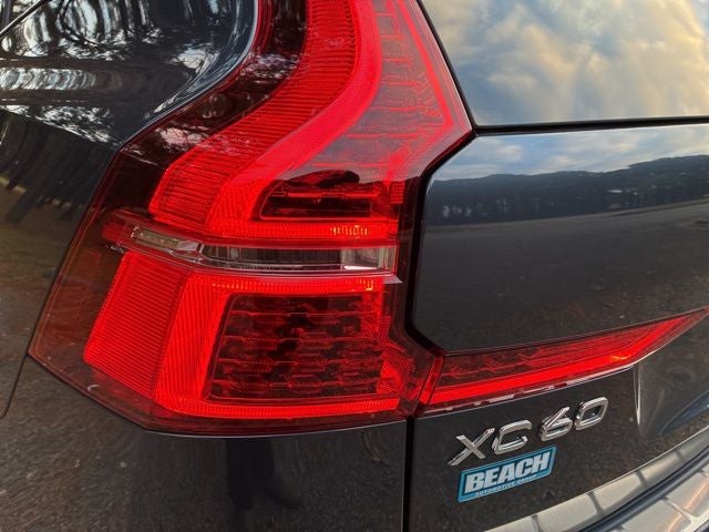 2023 Volvo XC60 B6 Ultimate Dark Theme