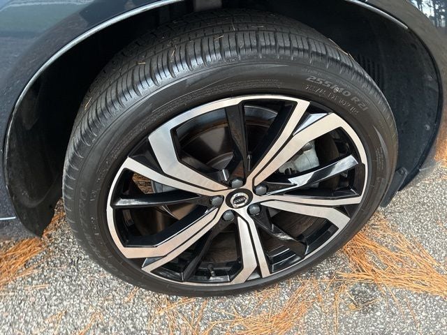 2023 Volvo XC60 B6 Ultimate Dark Theme