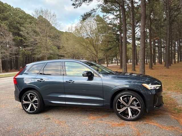 2023 Volvo XC60 B6 Ultimate Dark Theme