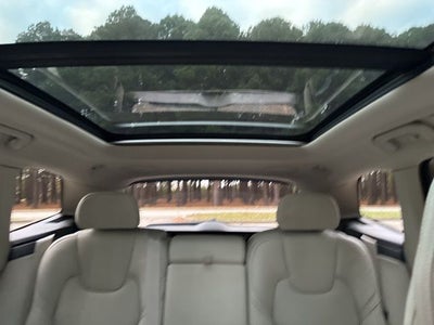 2023 Volvo XC60 B6 Ultimate Dark Theme