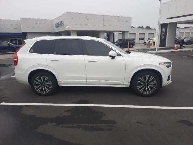 2022 Volvo XC90 T6 Momentum