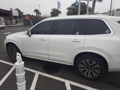 2022 Volvo XC90 T6 Momentum