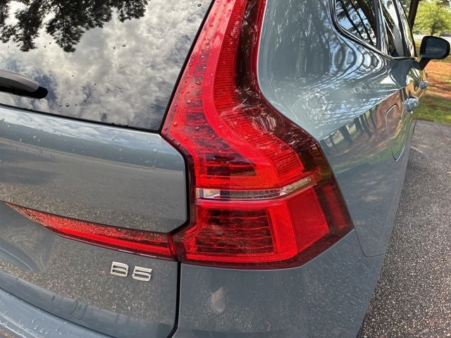 2023 Volvo XC60 B5 Plus Dark Theme