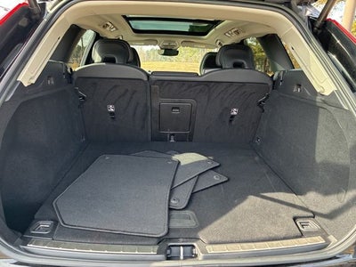 2023 Volvo XC60 B5 Plus Dark Theme