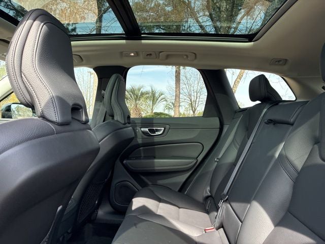 2023 Volvo XC60 B5 Plus Dark Theme