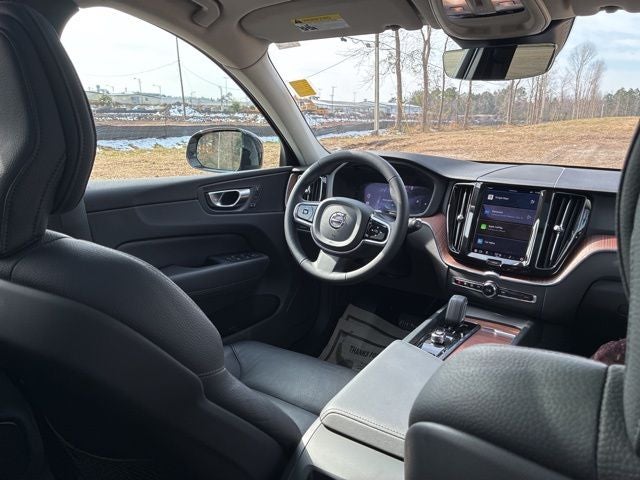 2023 Volvo XC60 B5 Plus Dark Theme