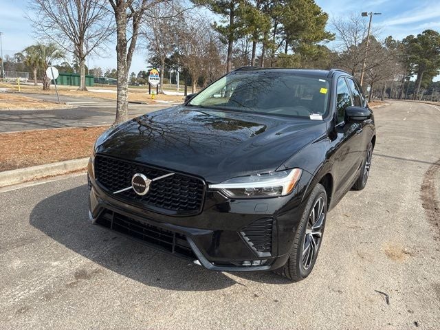 2023 Volvo XC60 B5 Plus Dark Theme