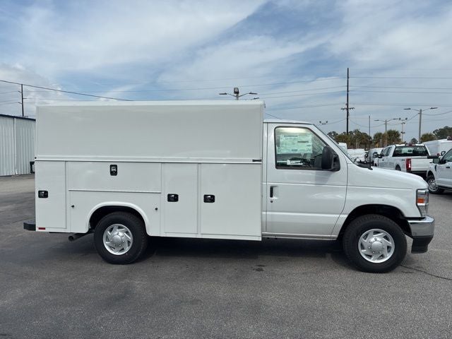 2026 Ford E-350SD Base Cutaway