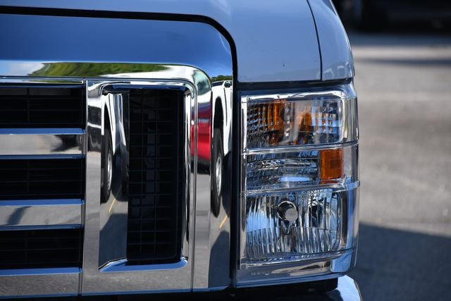 2023 Ford Econoline 450 Cutaway Base DRW
