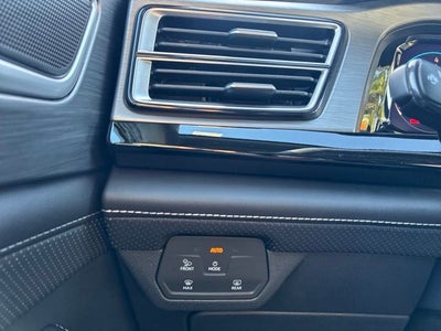 2025 Volkswagen Atlas Cross Sport 2.0T SE w/ Technology