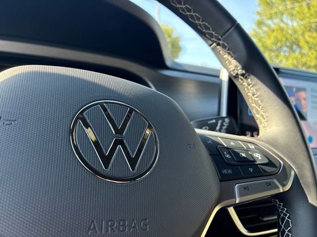 2025 Volkswagen Atlas Cross Sport 2.0T SE w/ Technology
