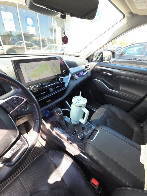 2023 Toyota Highlander Platinum