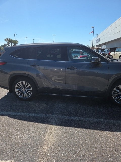 2023 Toyota Highlander Platinum