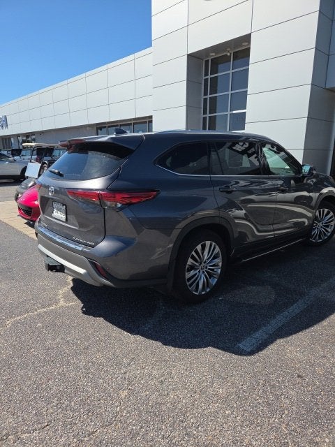 2023 Toyota Highlander Platinum