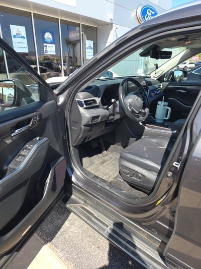 2023 Toyota Highlander Platinum