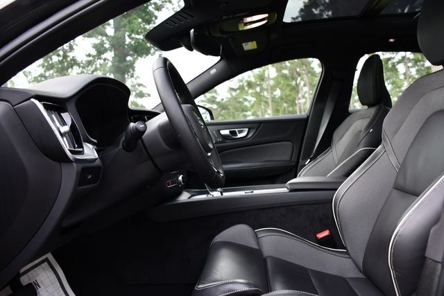 2024 Volvo S60 B5 Plus Black Edition