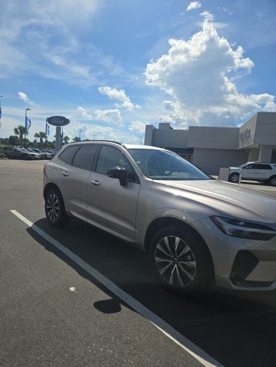 2024 Volvo XC60 B5 Core Dark Theme
