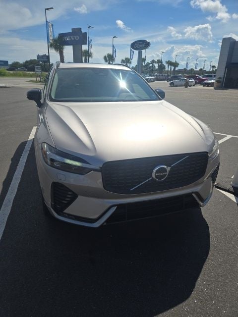 2024 Volvo XC60 B5 Core Dark Theme