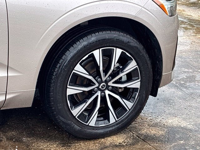2024 Volvo XC60 B5 Core Dark Theme