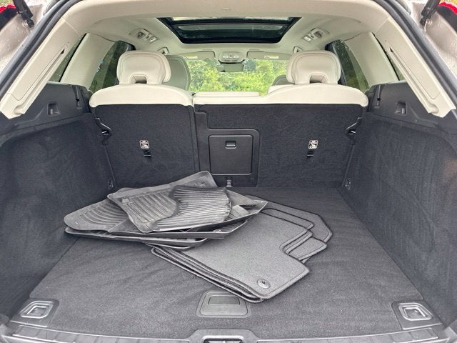 2024 Volvo XC60 B5 Core Dark Theme