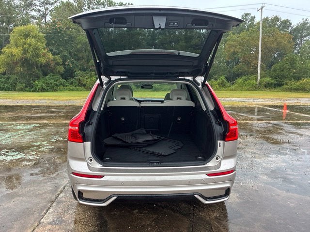 2024 Volvo XC60 B5 Core Dark Theme