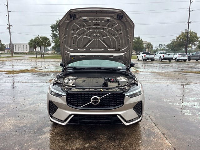 2024 Volvo XC60 B5 Core Dark Theme