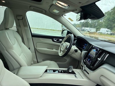 2024 Volvo XC60 B5 Core Dark Theme