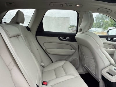 2024 Volvo XC60 B5 Core Dark Theme