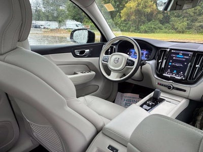 2024 Volvo XC60 B5 Core Dark Theme