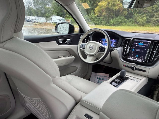 2024 Volvo XC60 B5 Core Dark Theme