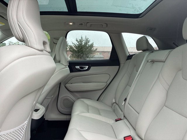 2024 Volvo XC60 B5 Core Dark Theme