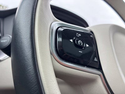 2024 Volvo XC60 B5 Core Dark Theme
