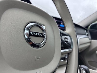 2024 Volvo XC60 B5 Core Dark Theme