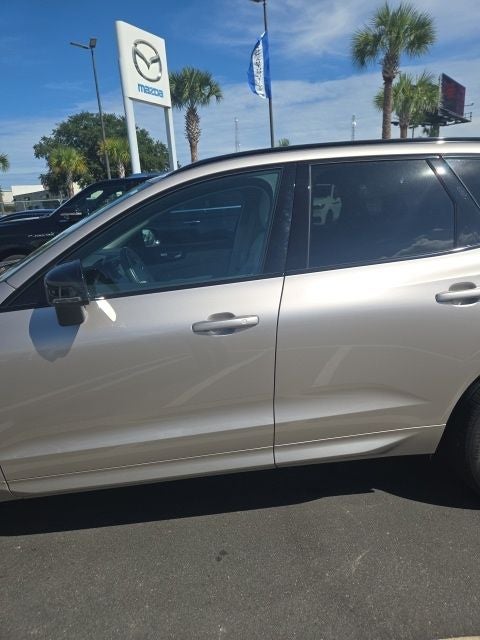 2024 Volvo XC60 B5 Core Dark Theme