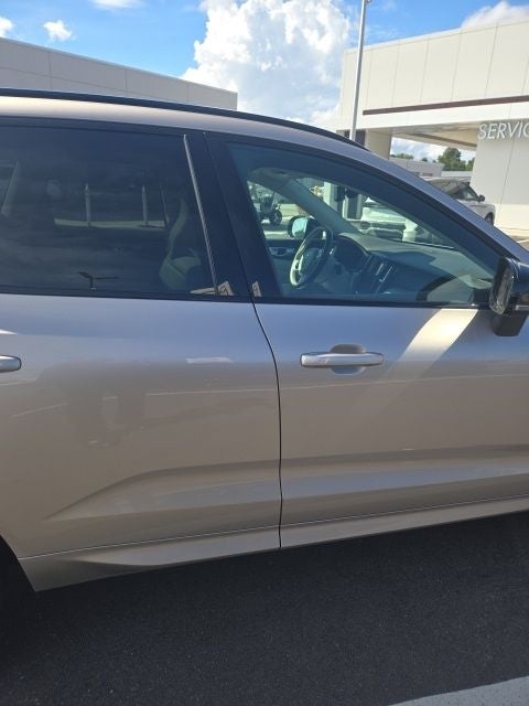 2024 Volvo XC60 B5 Core Dark Theme