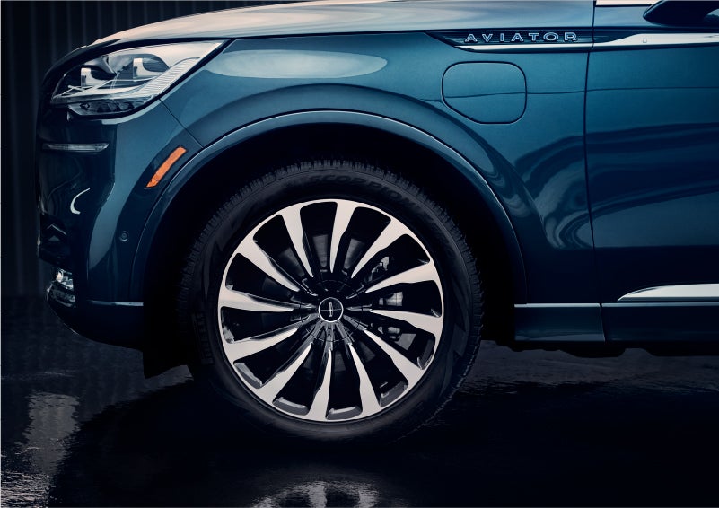 The 2023 Lincoln Aviator® Black Label Grand Touring model with unique 12-spoke wheel | Beach Lincoln in Myrtle Beach SC