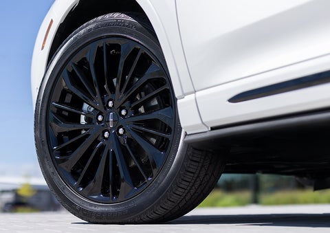 The stylish blacked-out 20-inch wheels from the available Jet Appearance Package are shown. | Beach Lincoln in Myrtle Beach SC