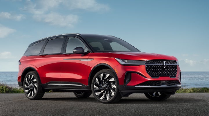 A 2025 Lincoln Nautilus® Reserve model is shown with the stylish available Jet Appearance Package. | Beach Lincoln in Myrtle Beach SC