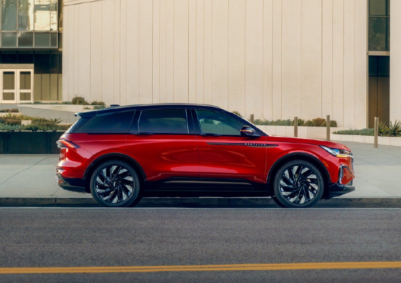 2025 Lincoln Nautilus® SUV with the available Jet Appearance Package and Hybrid transmission. | Beach Lincoln in Myrtle Beach SC