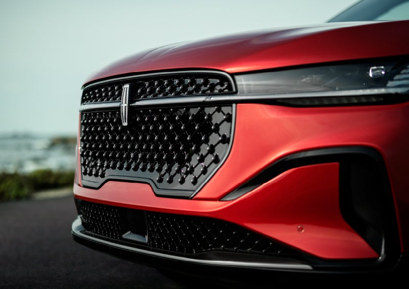 The sleek grille of a 2025 Lincoln Nautilus® SUV with the available Jet Appearance Package makes a bold statement. | Beach Lincoln in Myrtle Beach SC